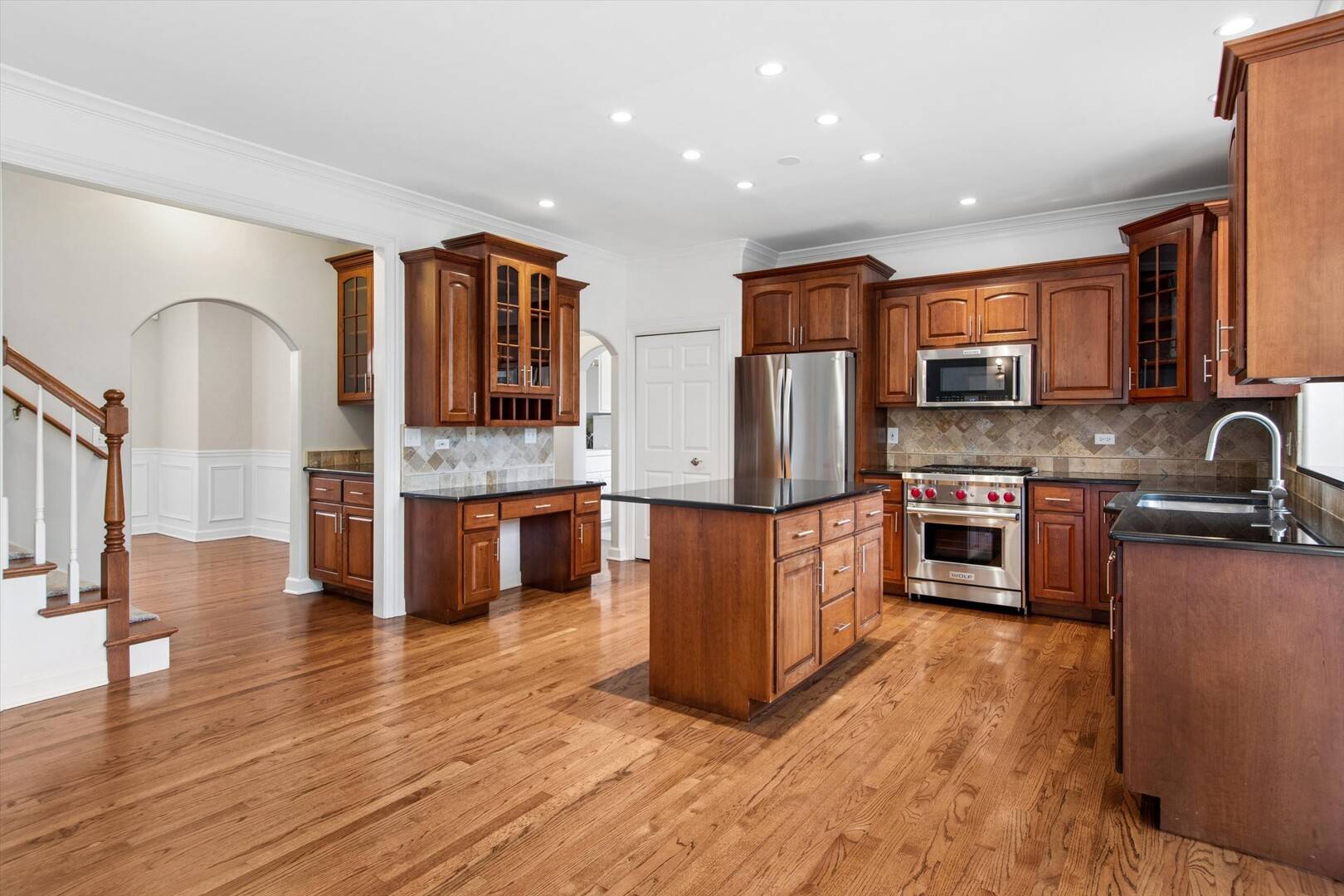 2244 Joyce LN, Naperville, IL 60564