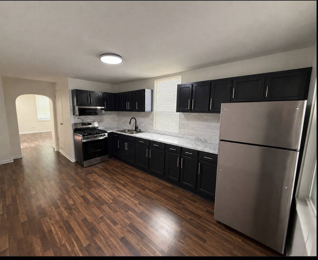 1617 W 38th PL #2, Chicago, IL 60609