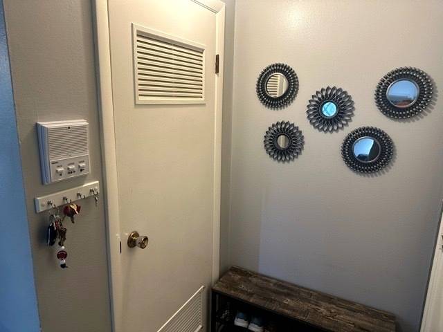 1101 Mercury DR #1D, Schaumburg, IL 60193
