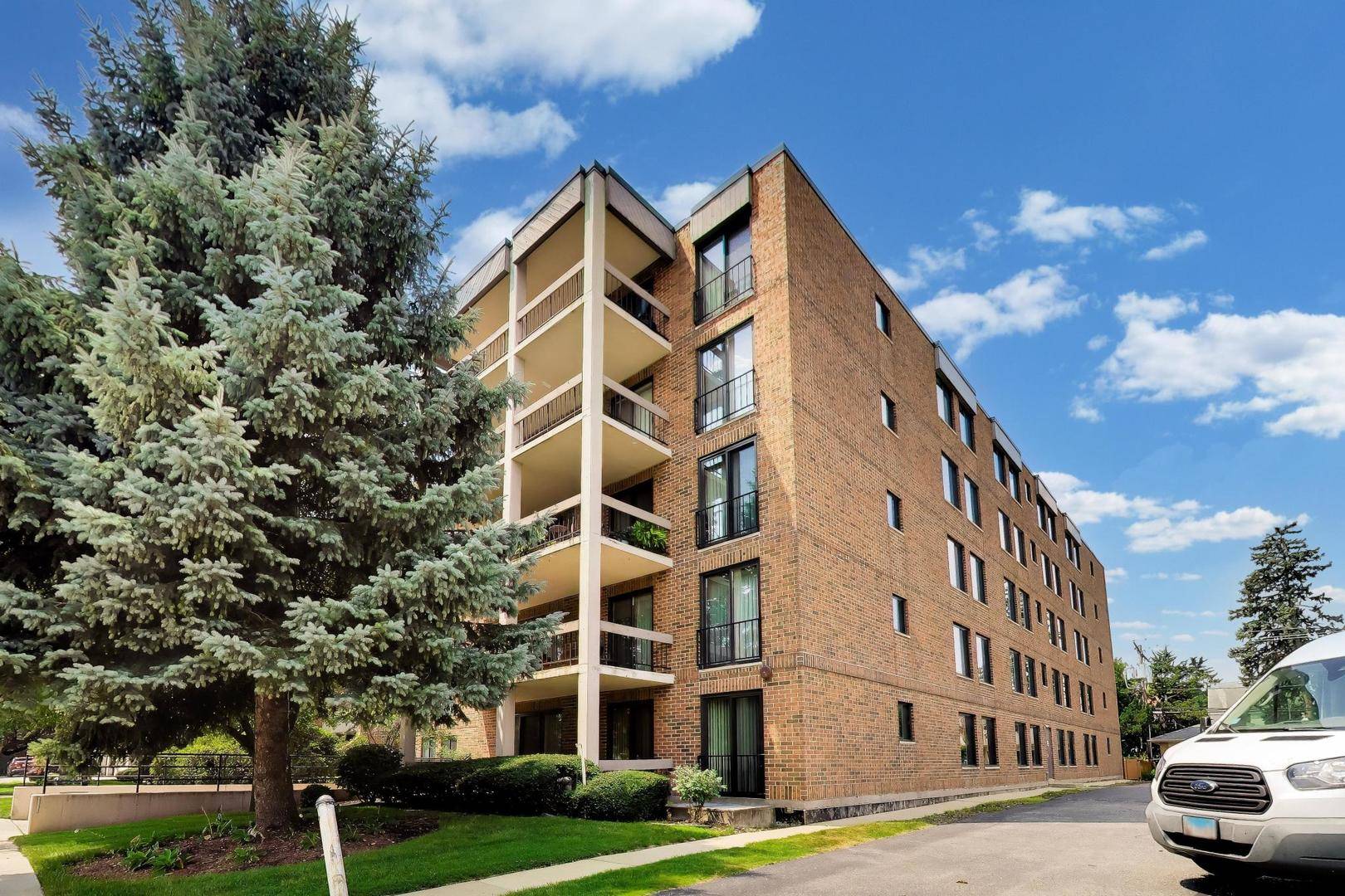 1020 N Harlem AVE #2F, River Forest, IL 60305