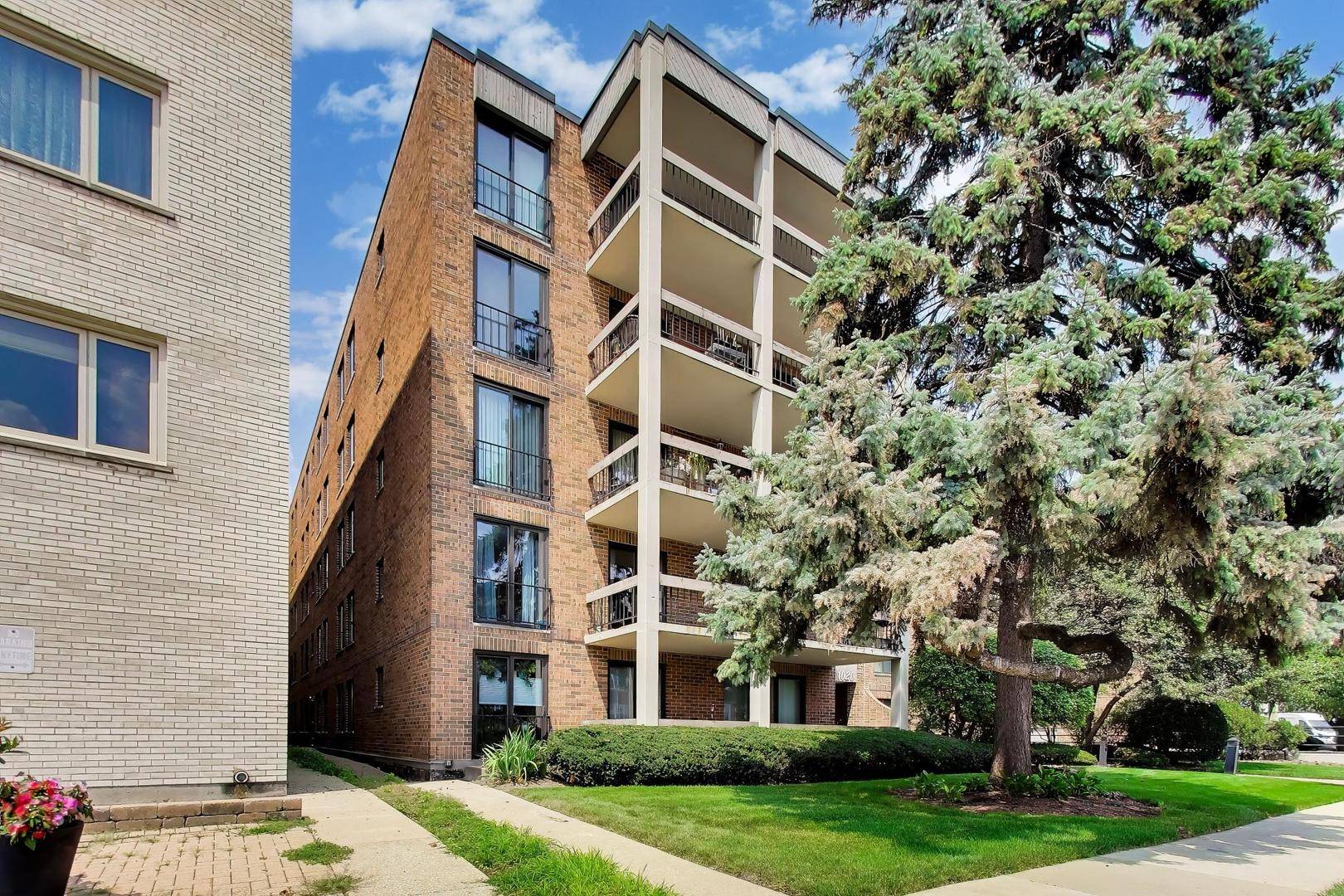 1020 N Harlem AVE #2F, River Forest, IL 60305