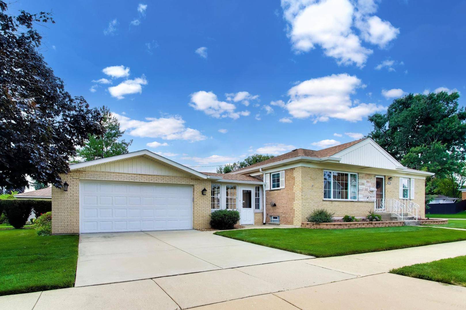 1601 Mayfair AVE, Westchester, IL 60154