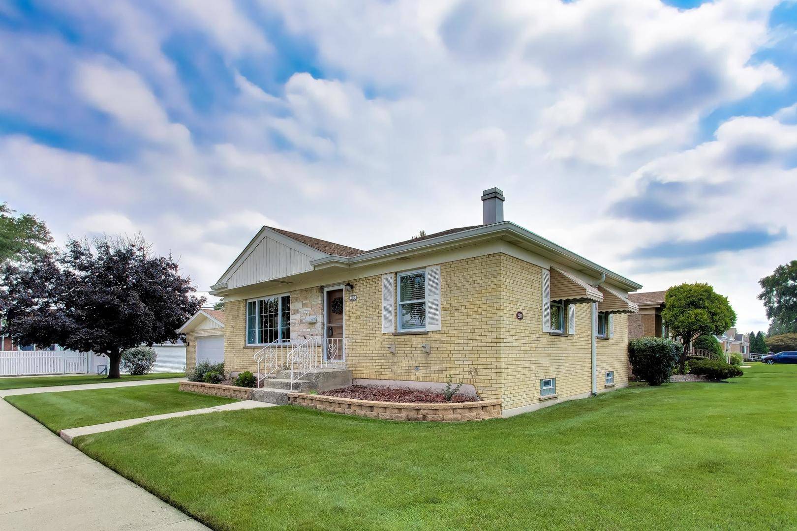 1601 Mayfair AVE, Westchester, IL 60154