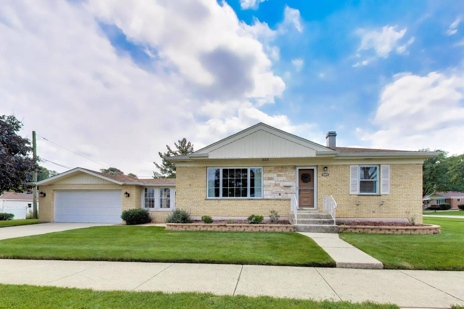 1601 Mayfair AVE, Westchester, IL 60154