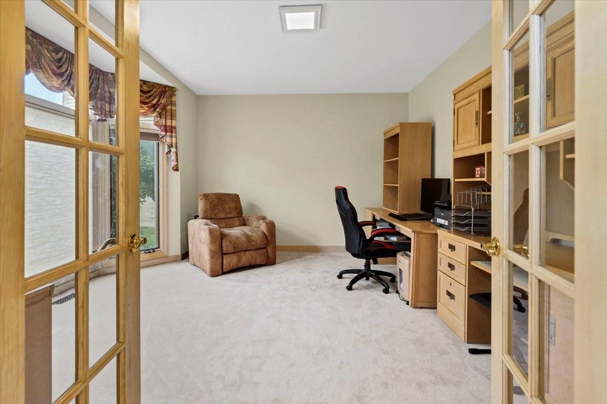 1922 Deercrest LN, Northbrook, IL 60062