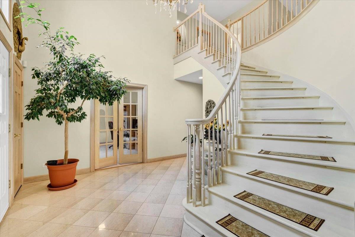 1922 Deercrest LN, Northbrook, IL 60062