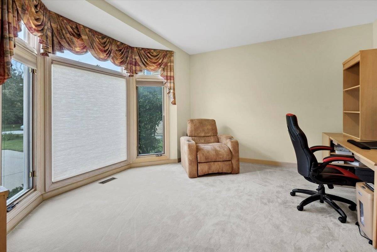 1922 Deercrest LN, Northbrook, IL 60062