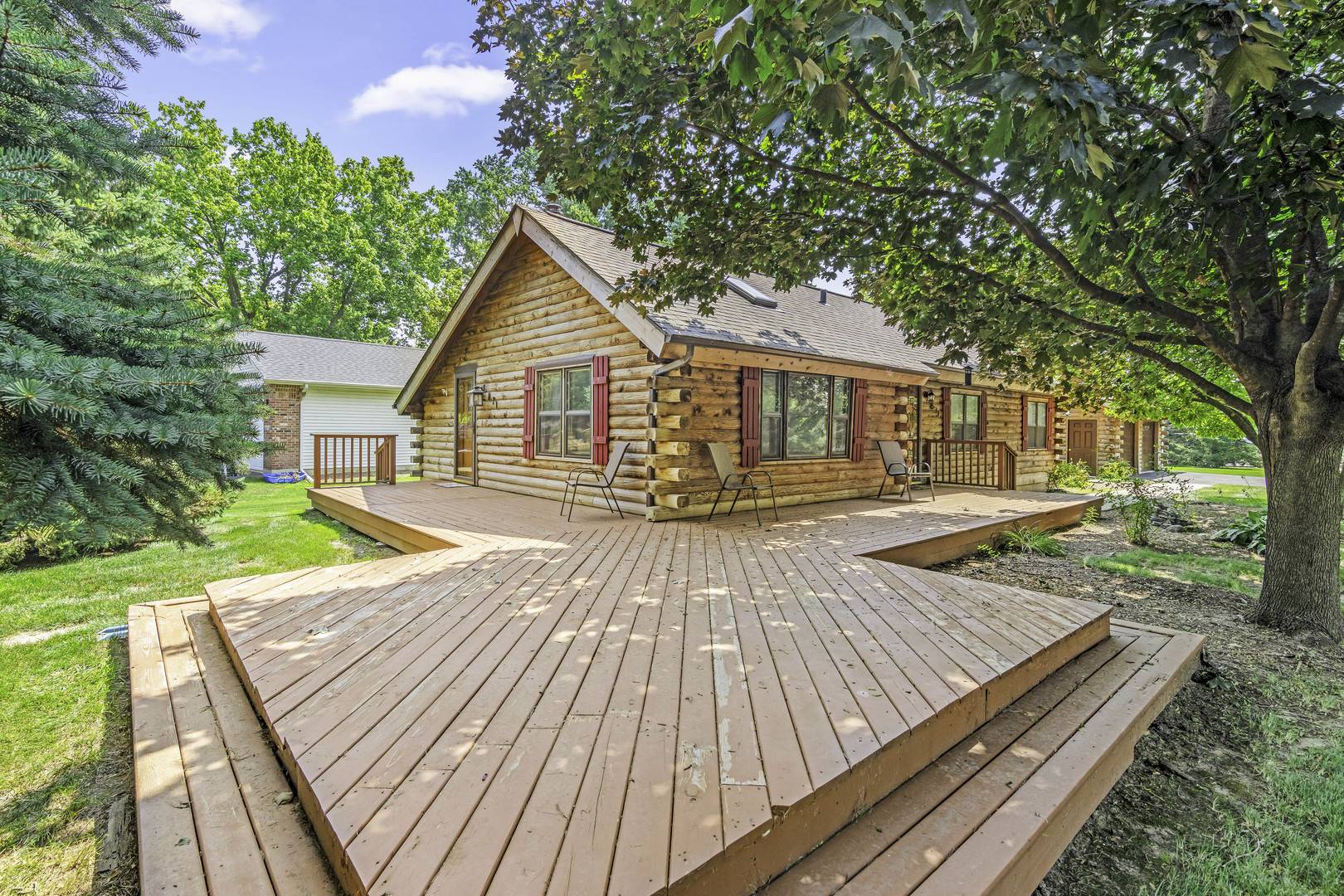 871 Lake Holiday DR, Lake Holiday, IL 60548