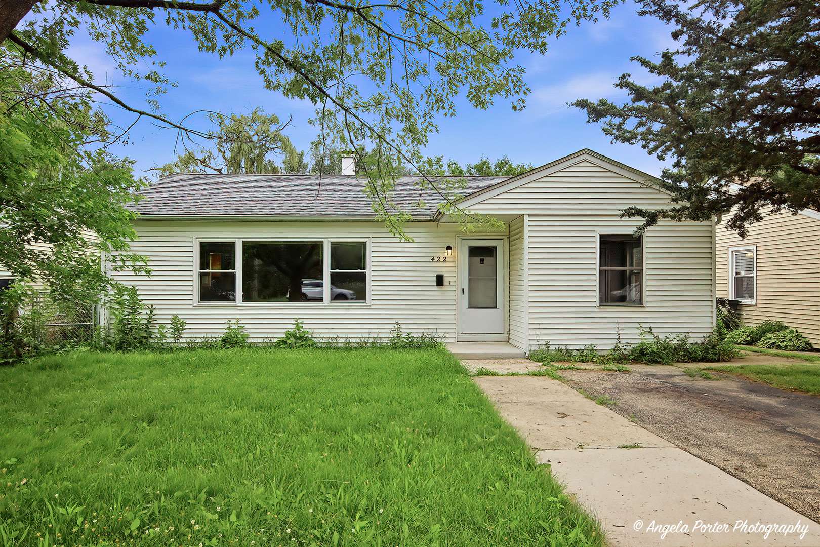 422 E Oak ST, Mundelein, IL 60060