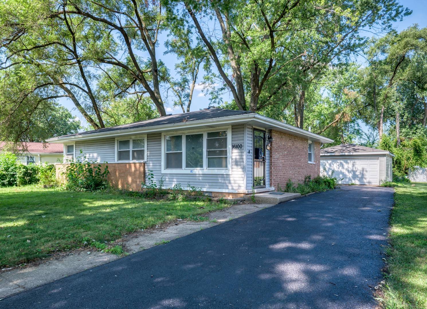 16100 Circle DR, Markham, IL 60428