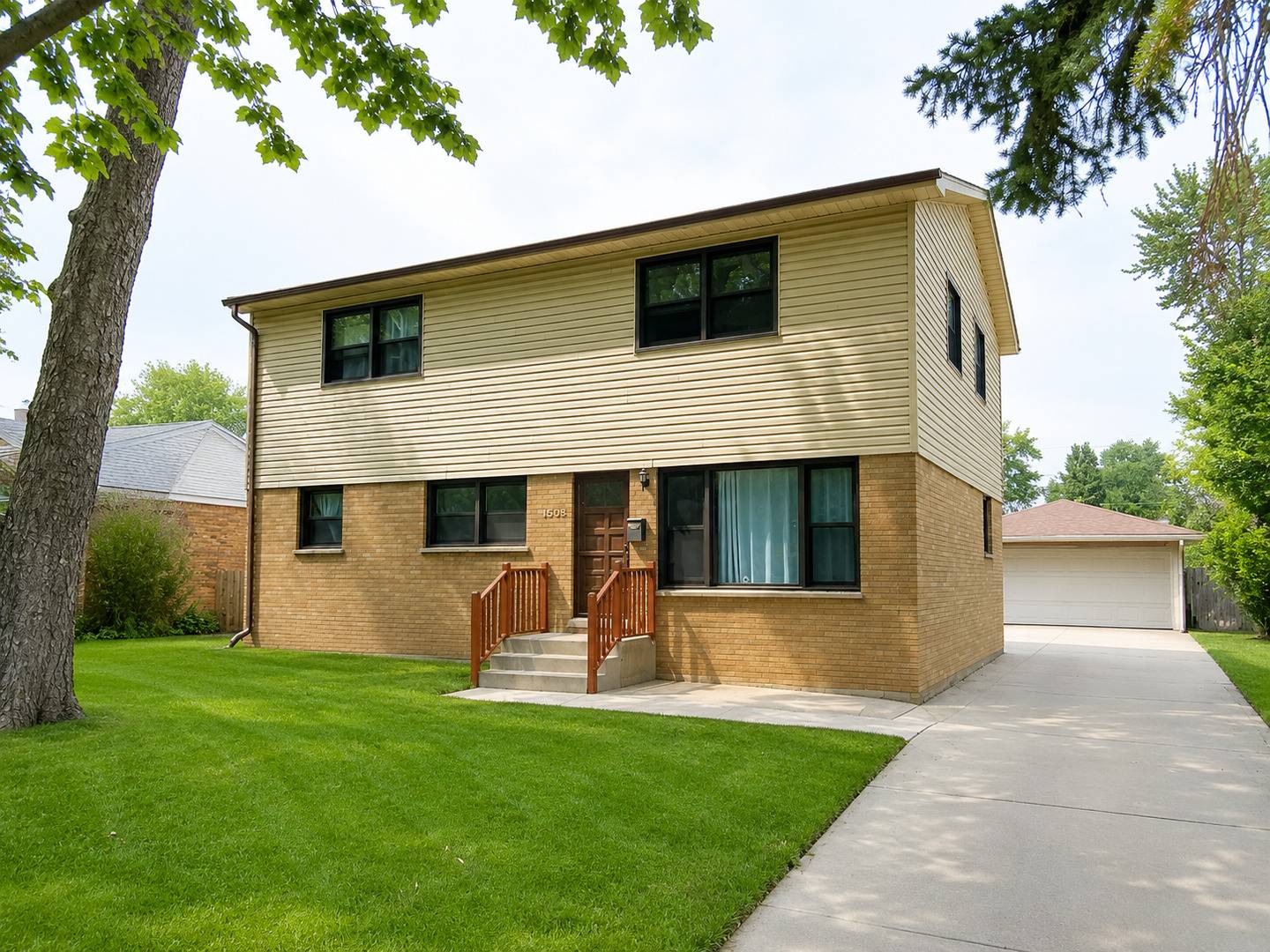 1508 W Palm DR, Mount Prospect, IL 60056