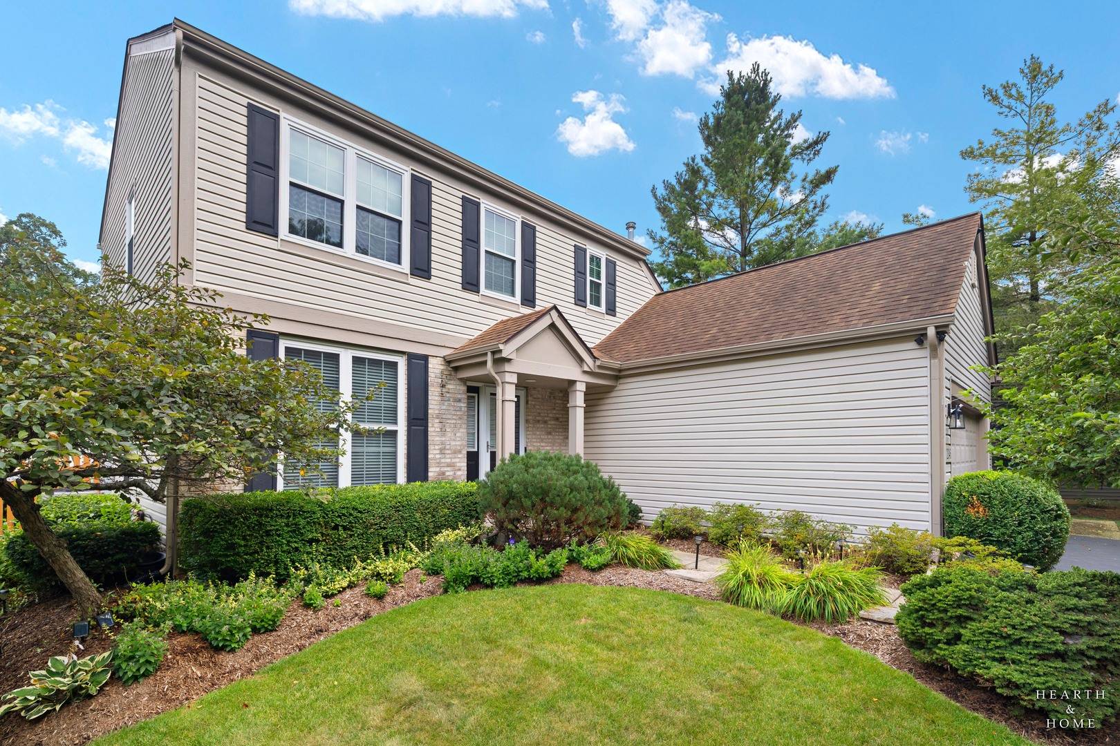 2346 Woodside CT, Carpentersville, IL 60110