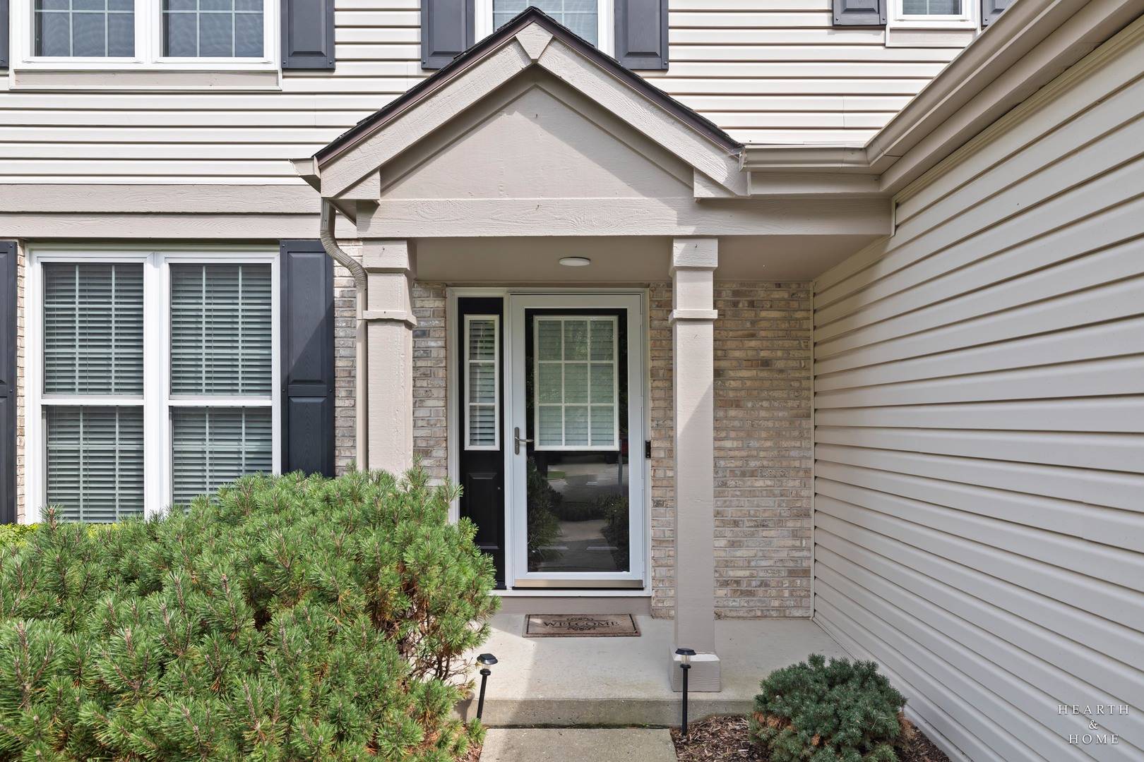 2346 Woodside CT, Carpentersville, IL 60110