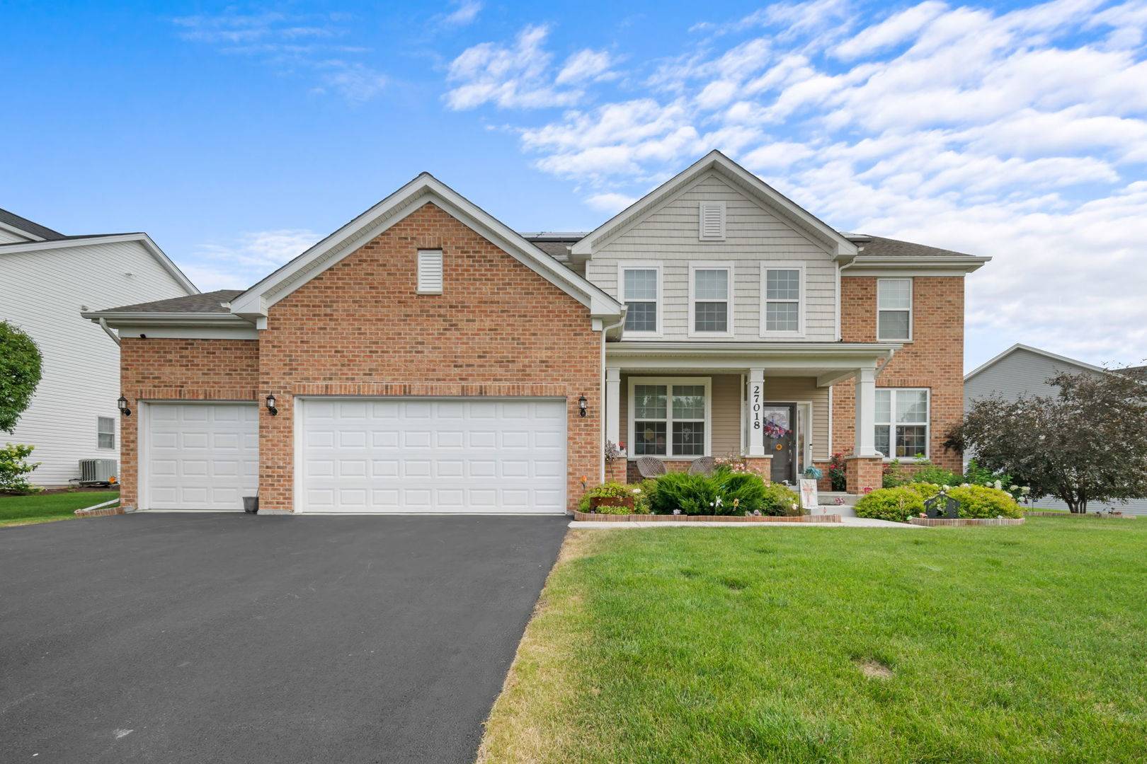 27018 W Rustic Wood LN, Plainfield, IL 60585