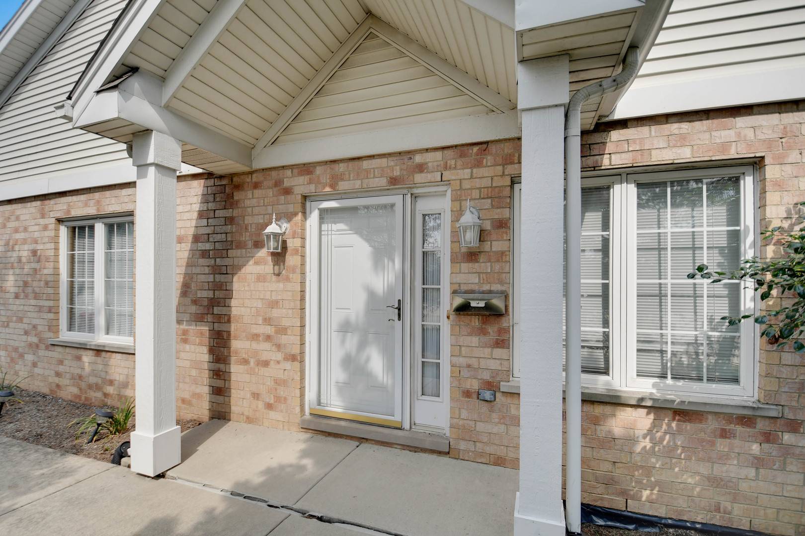 5553 Foxwoods DR, Oak Lawn, IL 60453