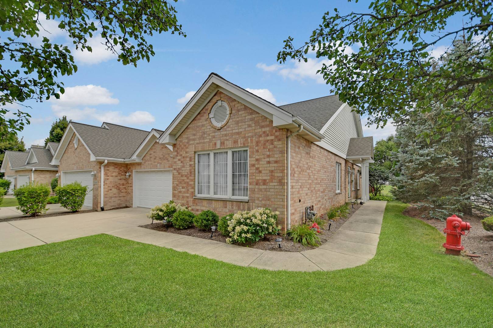 5553 Foxwoods DR, Oak Lawn, IL 60453