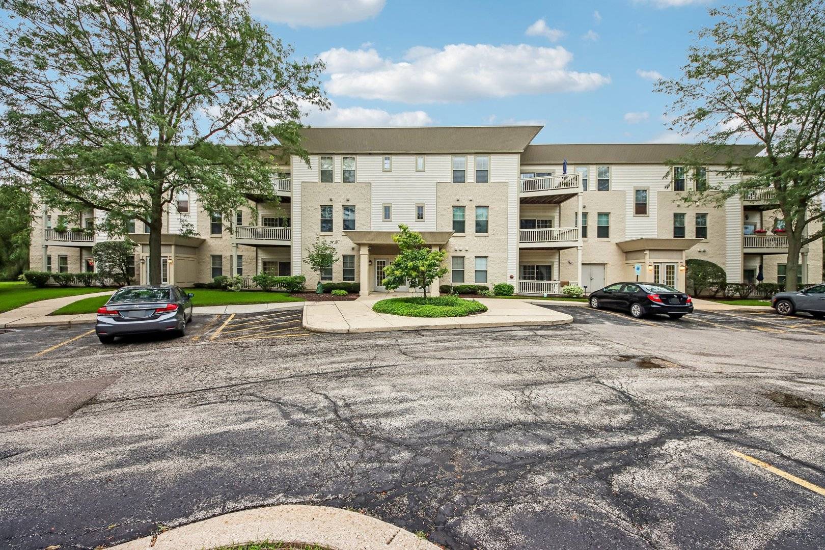 34435 N Old Walnut CIR #306, Gurnee, IL 60031