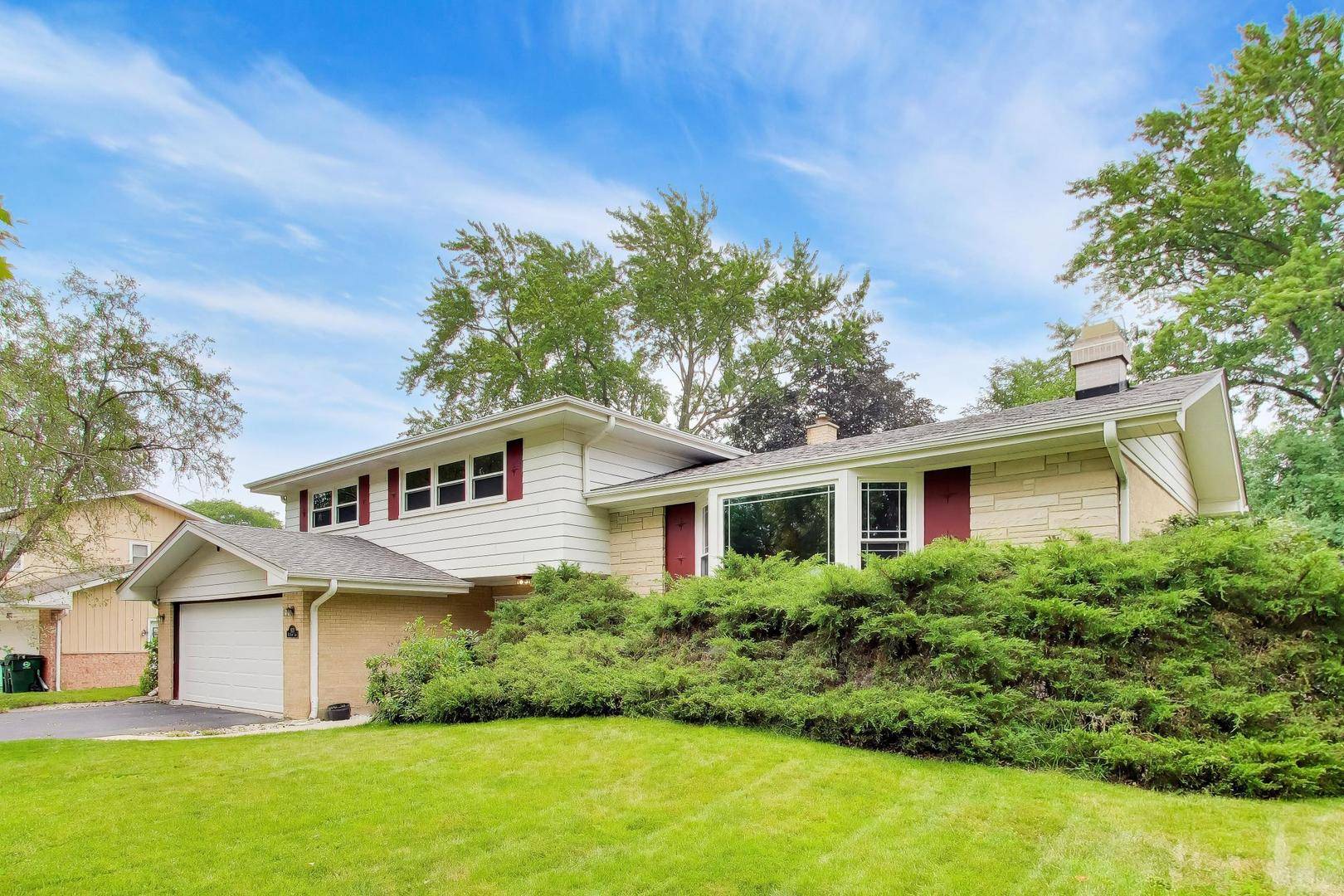 803 E Valley LN, Arlington Heights, IL 60004