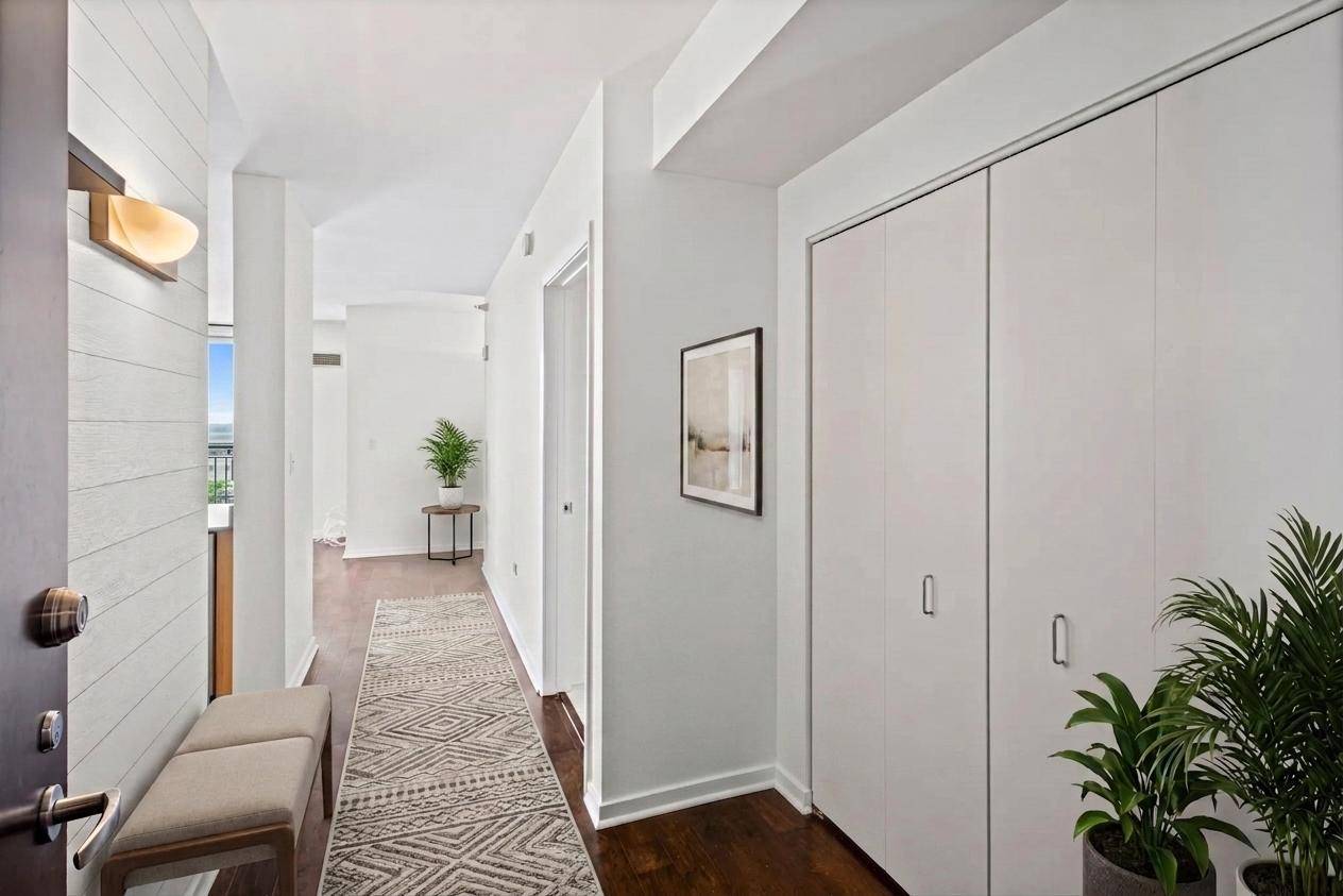 807 DAVIS ST #1211, Evanston, IL 60201