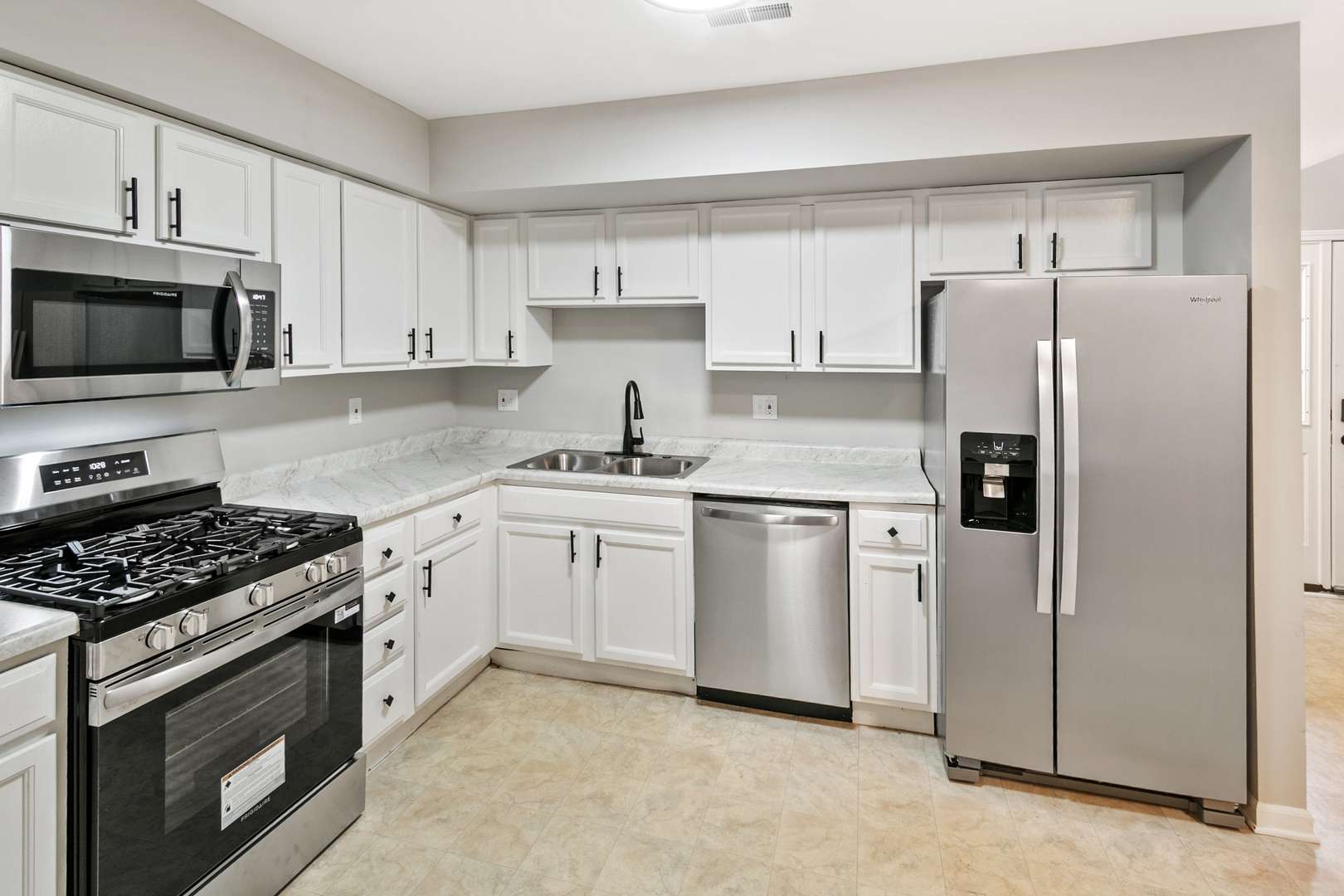 1320 E Arnold ST, Sandwich, IL 60548