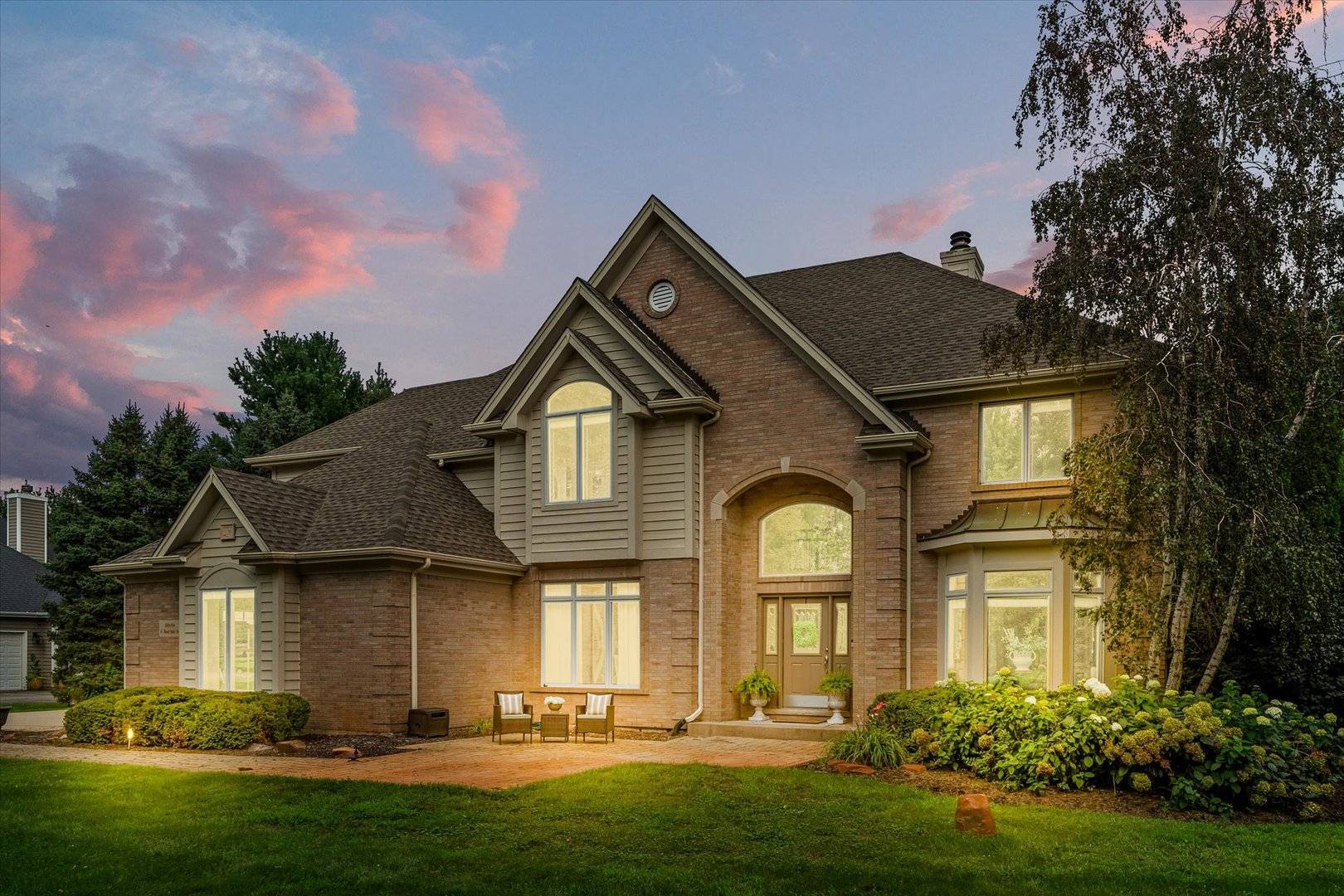 55 N Royal Oaks DR, Bristol, IL 60512