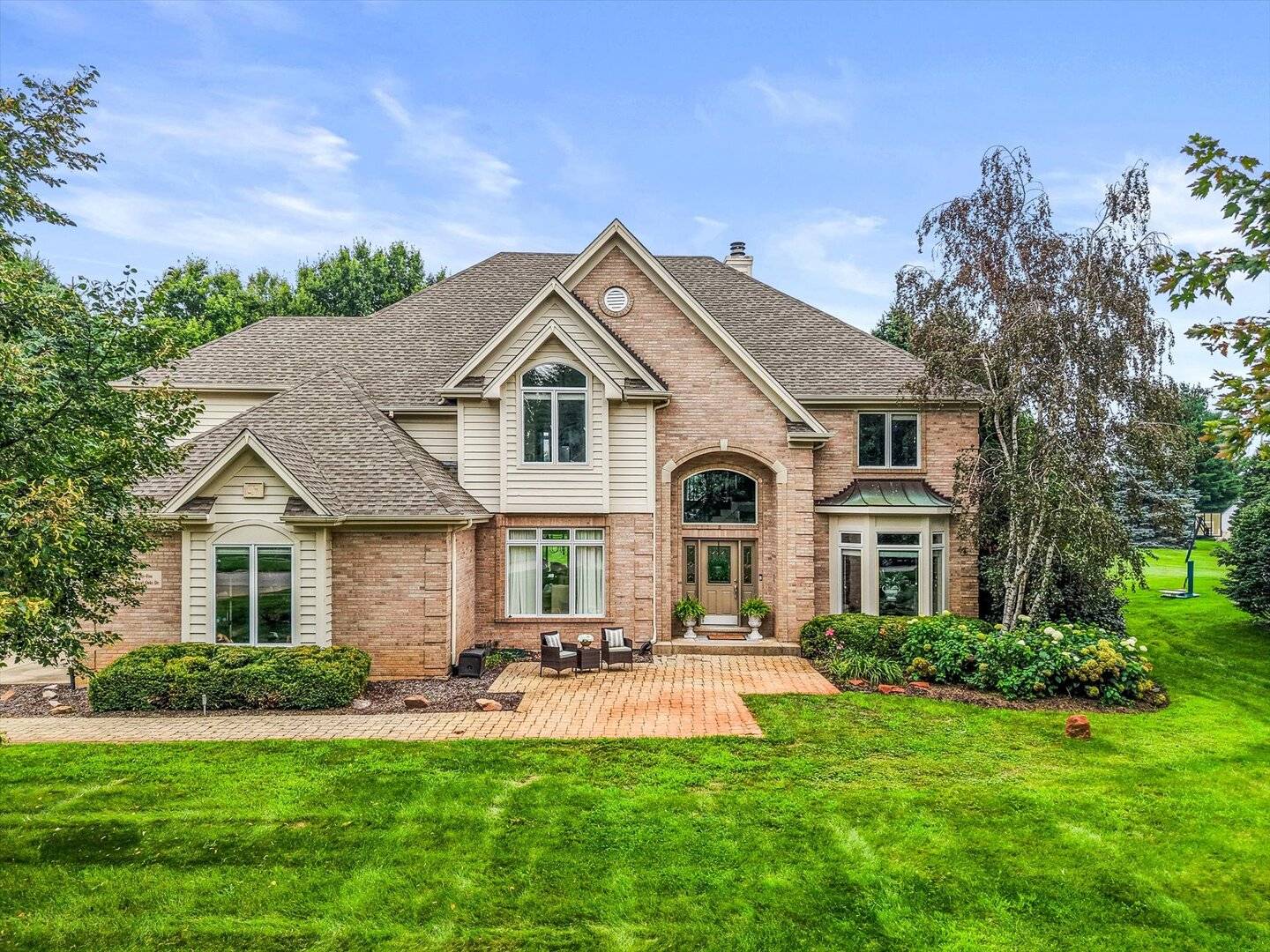 55 N Royal Oaks DR, Bristol, IL 60512
