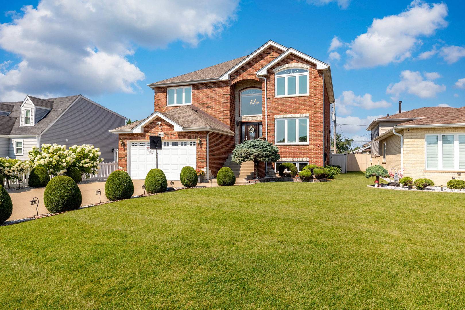 8320 S 79th AVE, Justice, IL 60458