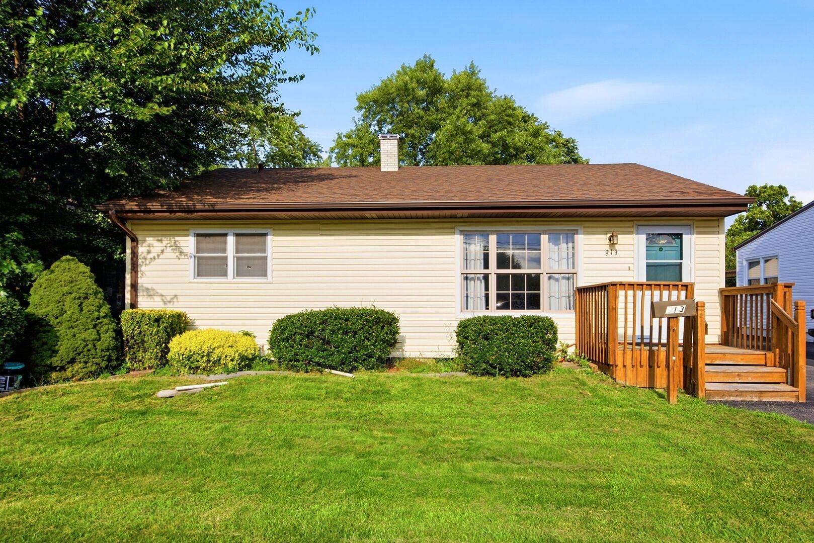 913 Church RD, Aurora, IL 60505