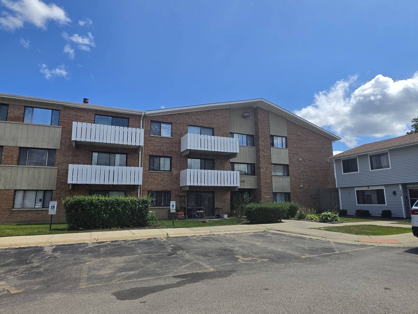 2000 BAYSIDE DR #304, Palatine, IL 60074
