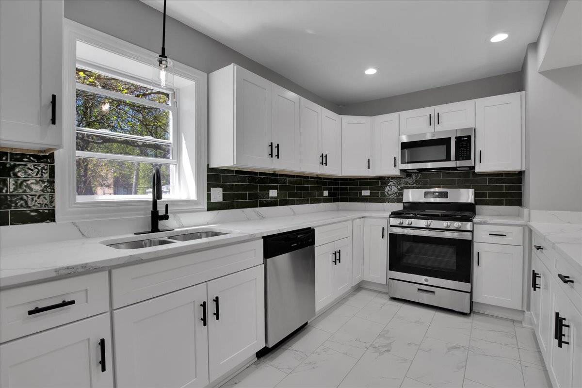 735 E 105th ST, Chicago, IL 60628