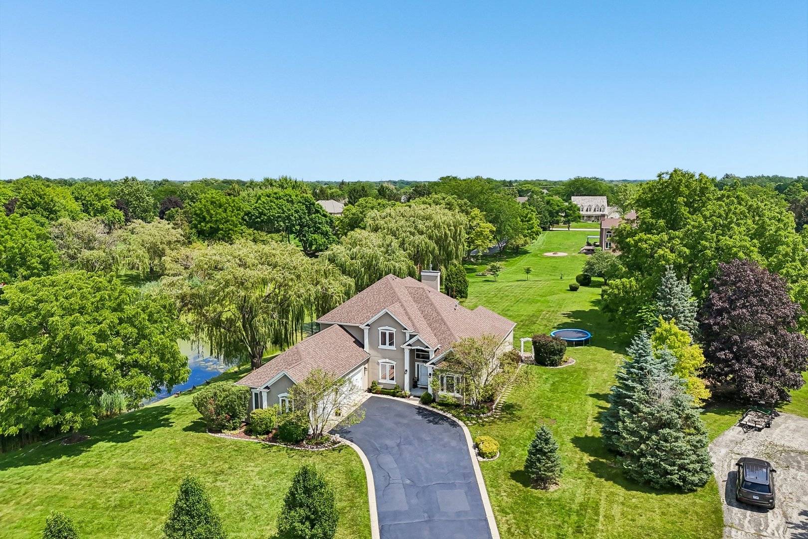 184 Bluebird CT, Hawthorn Woods, IL 60047