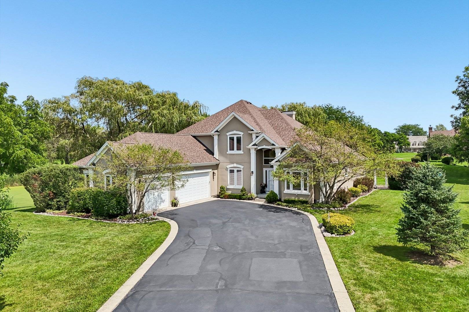 184 Bluebird CT, Hawthorn Woods, IL 60047