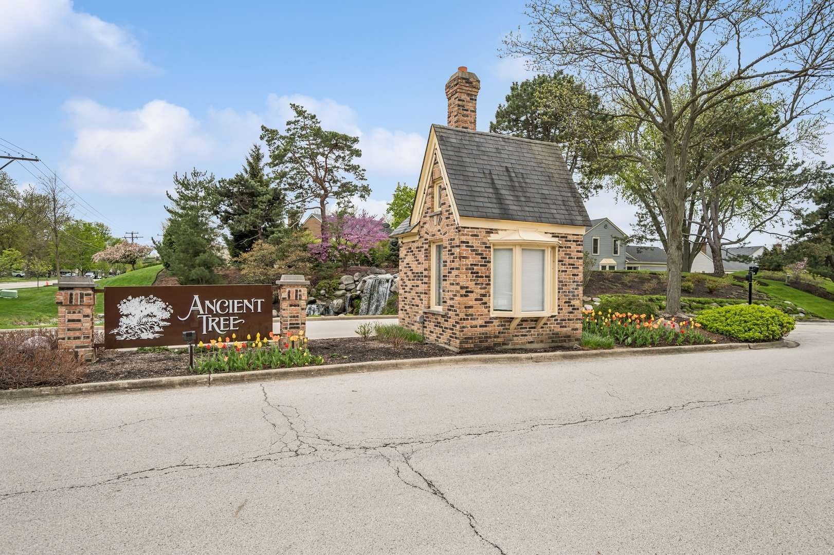 1 The Court Of Harborside #204, Northbrook, IL 60062