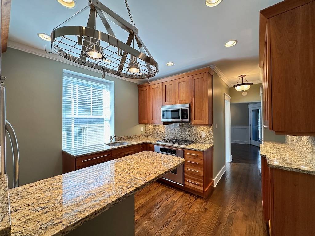 3614 N Bosworth AVE #1R, Chicago, IL 60613
