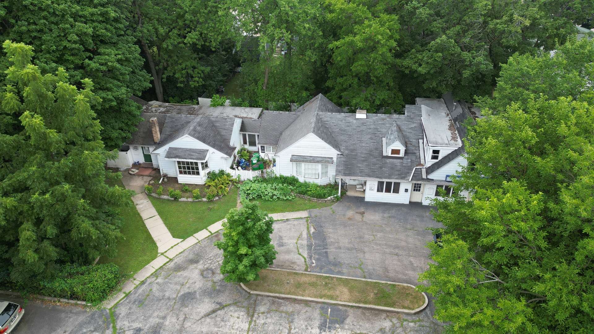 230 N McLean BLVD, Elgin, IL 60123