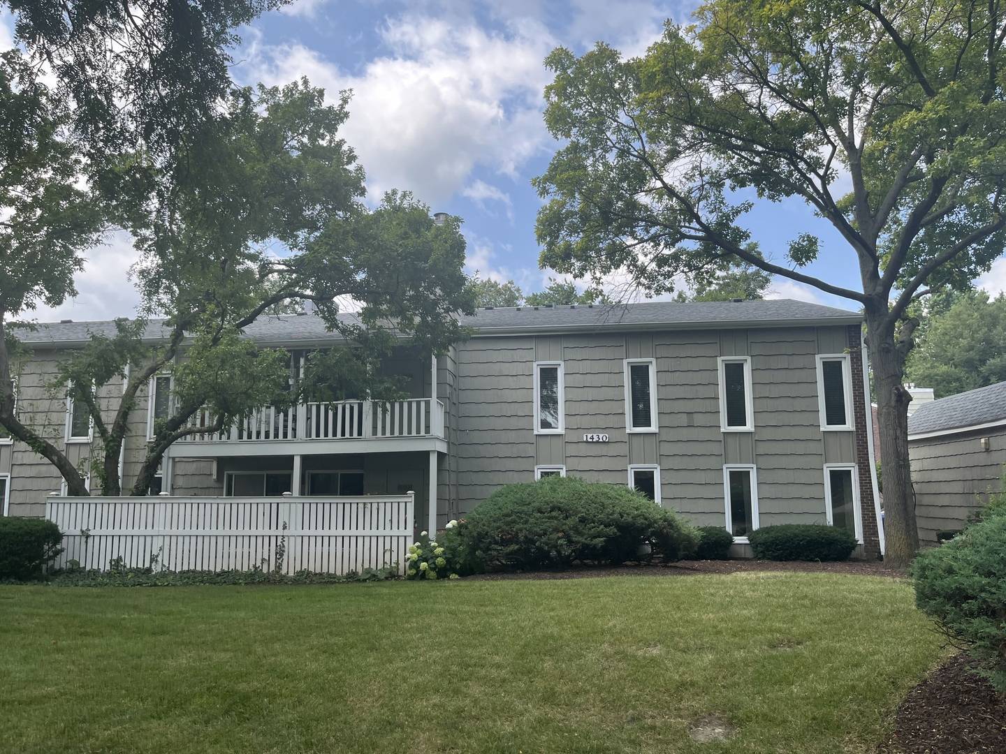1430 Stonebridge TRL #1-1, Wheaton, IL 60189