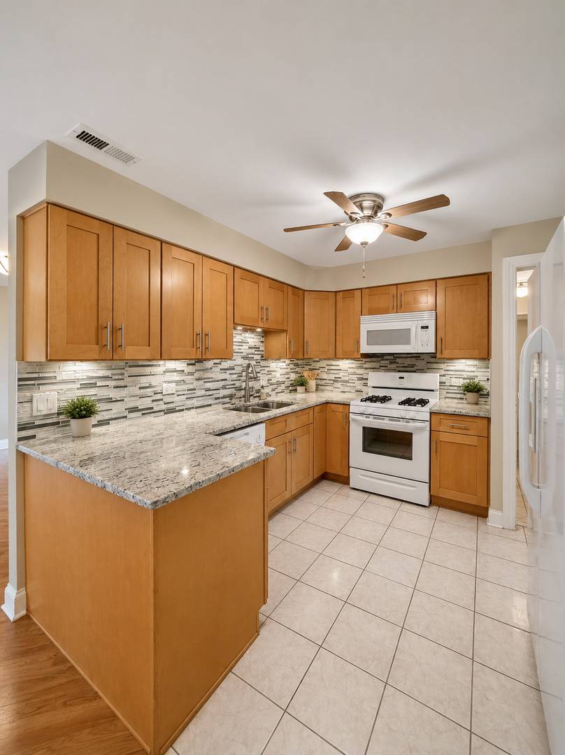 10640 S Brooklodge LN #2B, Palos Hills, IL 60465