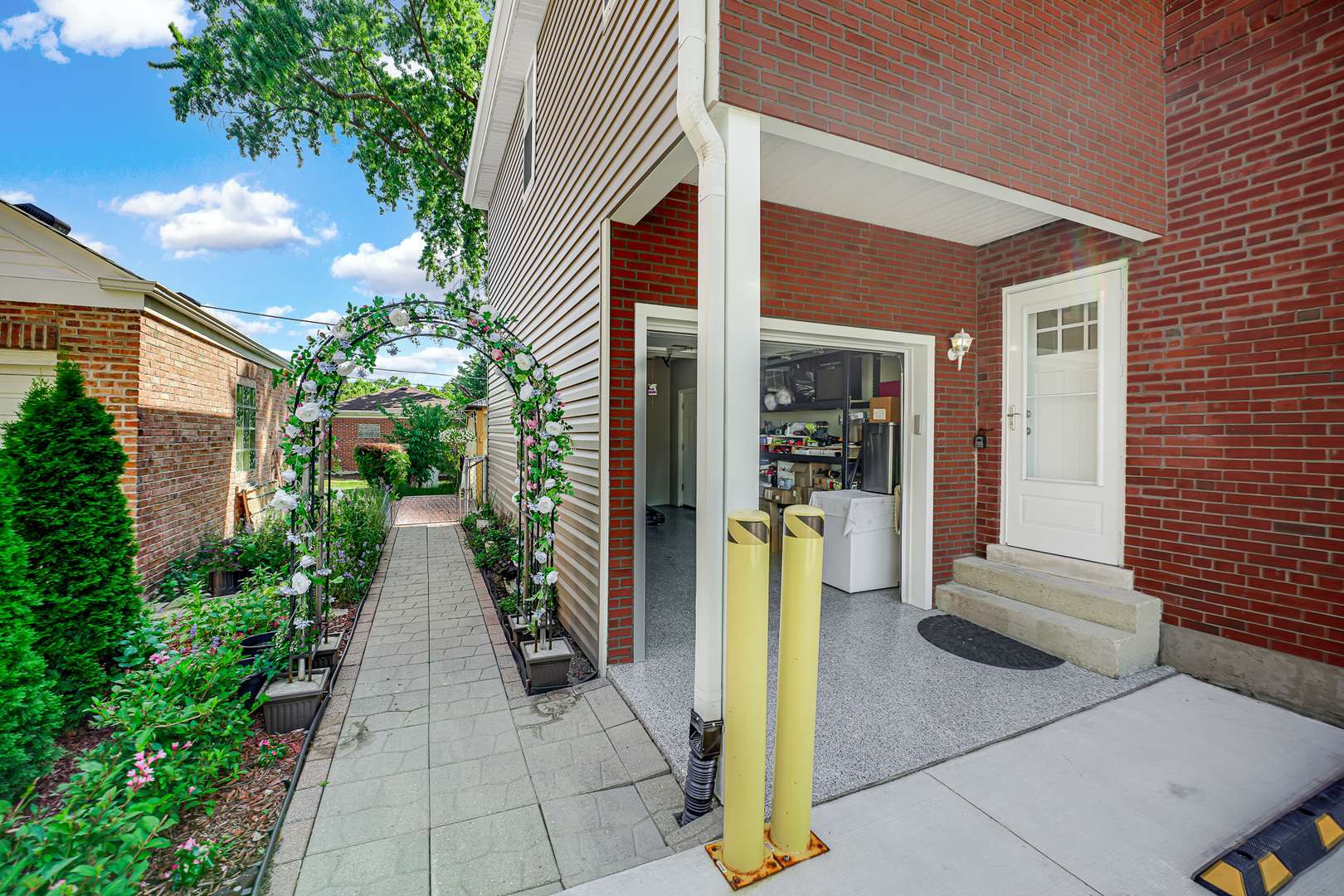 907 E Central RD, Mount Prospect, IL 60056