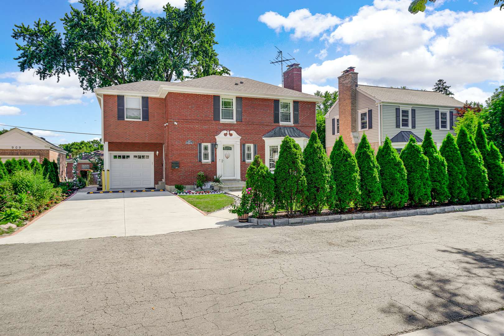 907 E Central RD, Mount Prospect, IL 60056