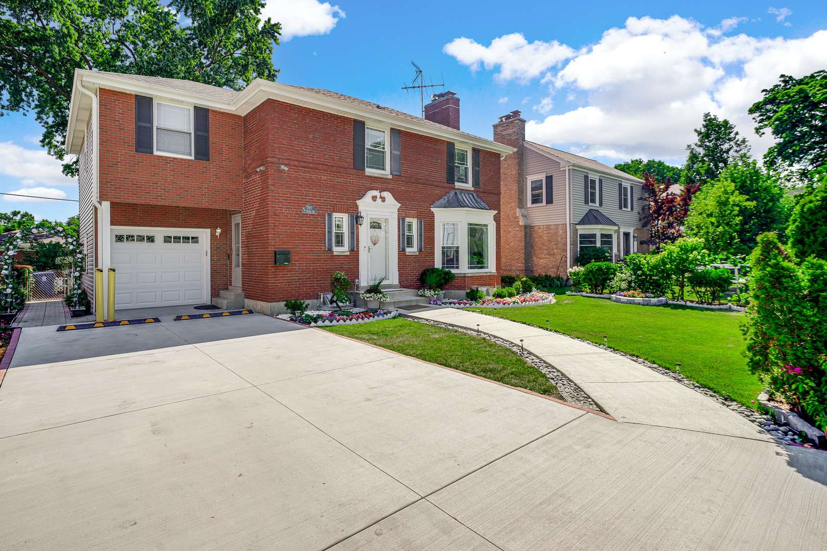 907 E Central RD, Mount Prospect, IL 60056