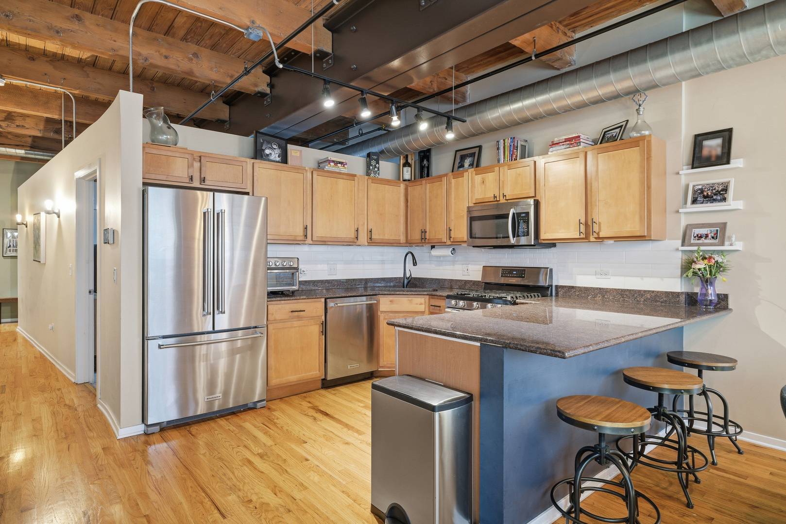 420 W Ontario ST #304, Chicago, IL 60654