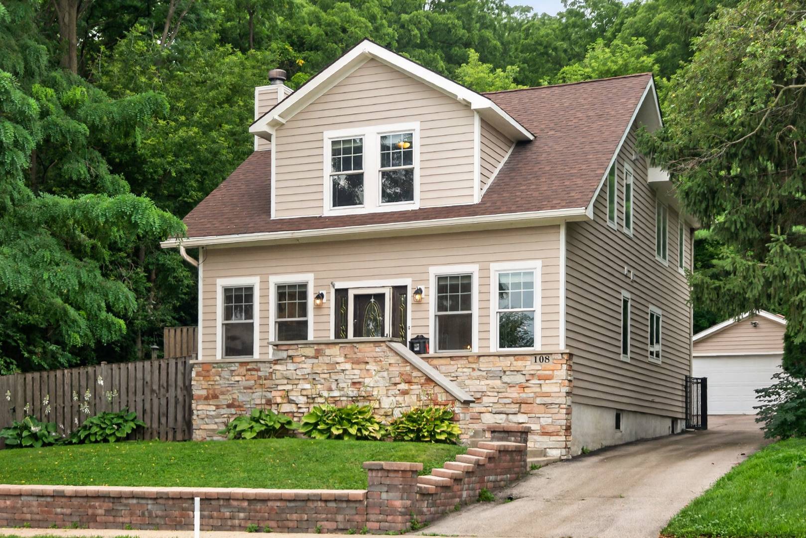 108 N Main ST, Algonquin, IL 60102