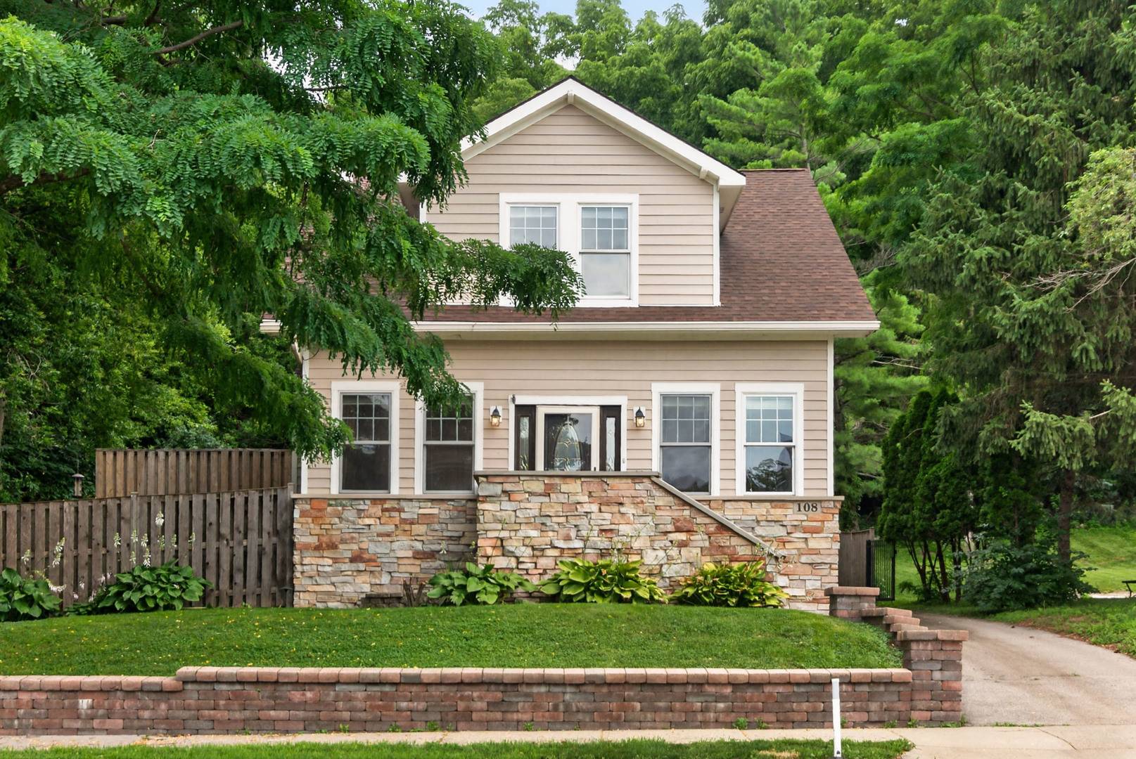108 N Main ST, Algonquin, IL 60102