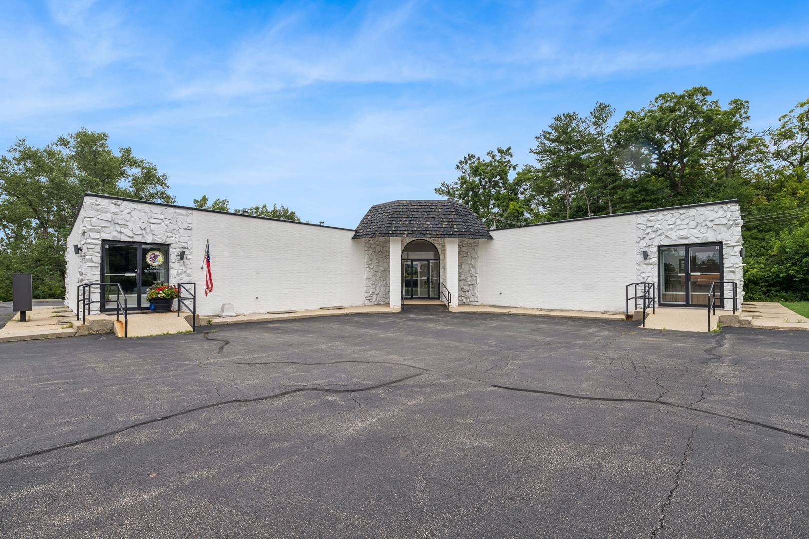 28662 W Northwest HWY, Lake Barrington, IL 60010