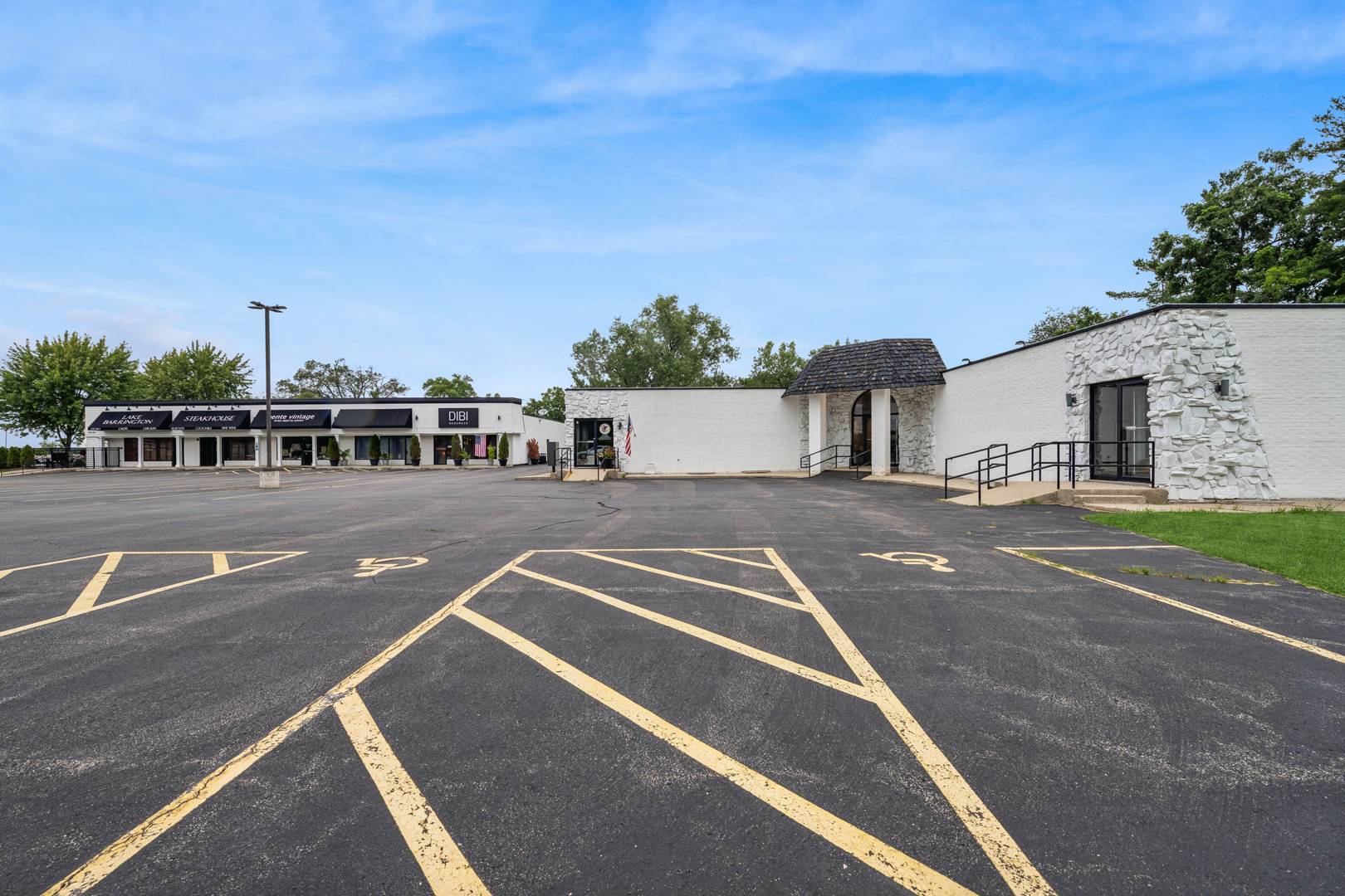 28662 W Northwest HWY, Lake Barrington, IL 60010