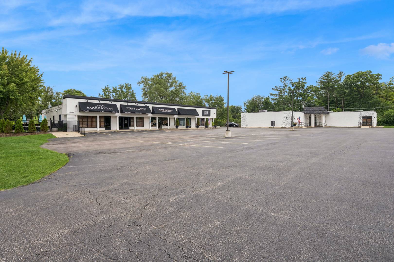 28662 W Northwest HWY, Lake Barrington, IL 60010