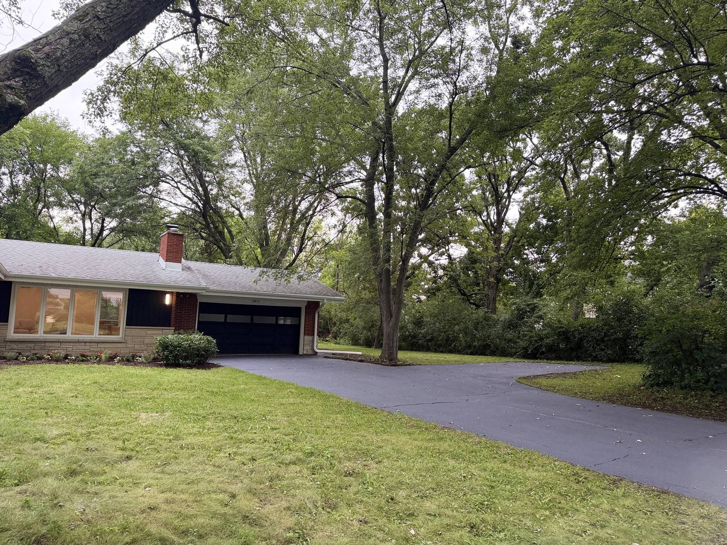 2815 Skyline DR, Crystal Lake, IL 60012