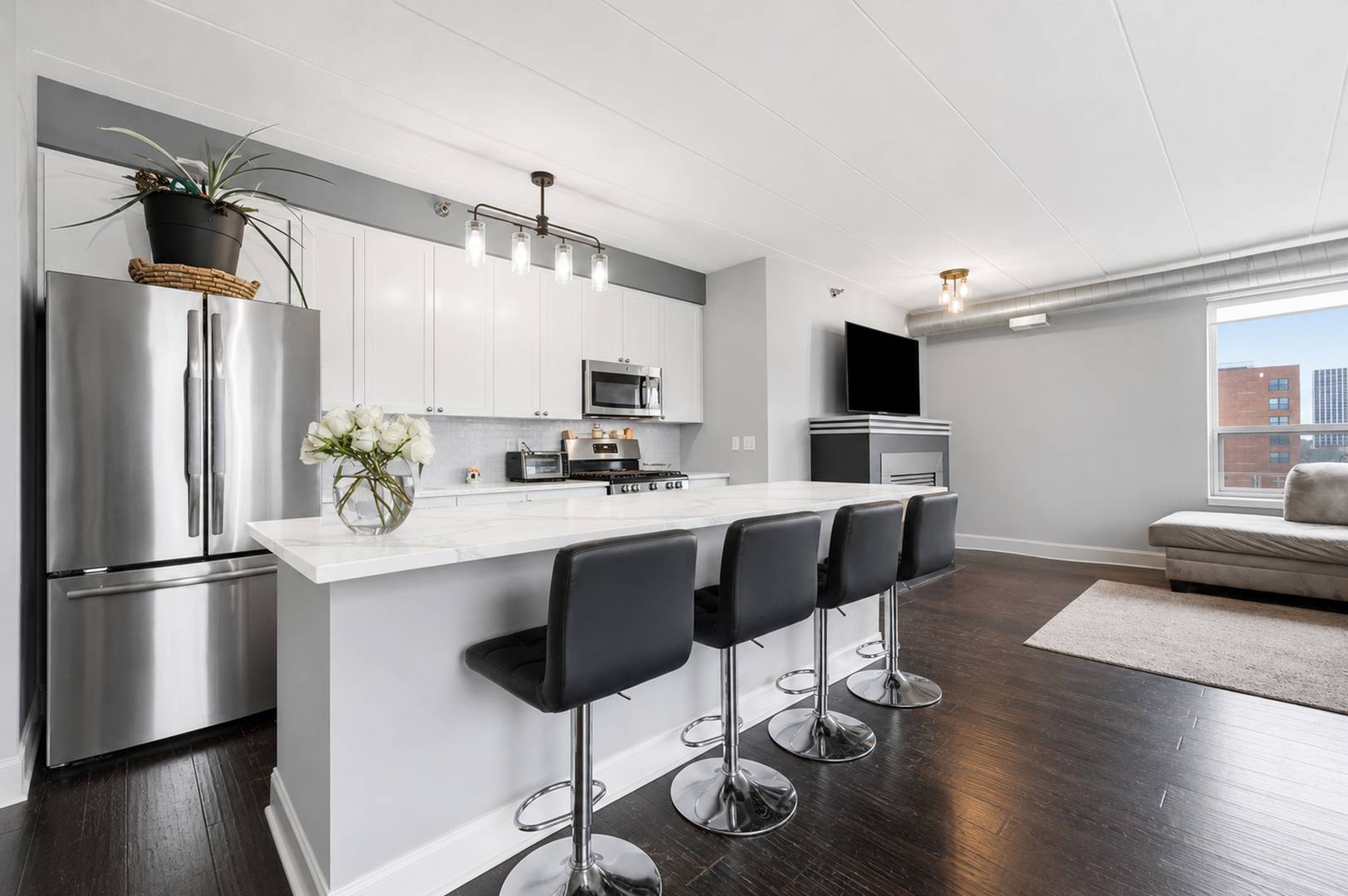 1100 W Montrose AVE #502, Chicago, IL 60613
