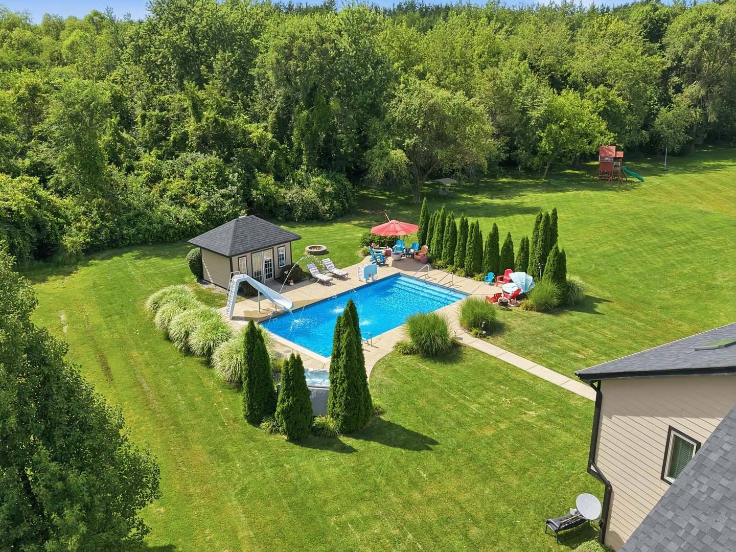 10626 Erie DR, Crown Point, IN 46307
