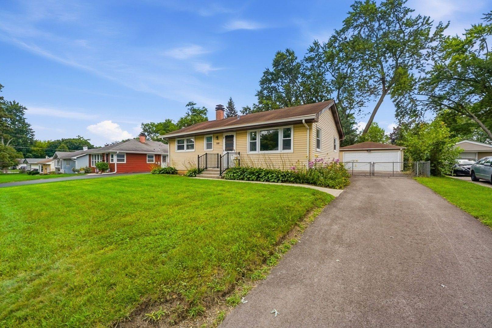 423 Lawrence AVE, Grayslake, IL 60030